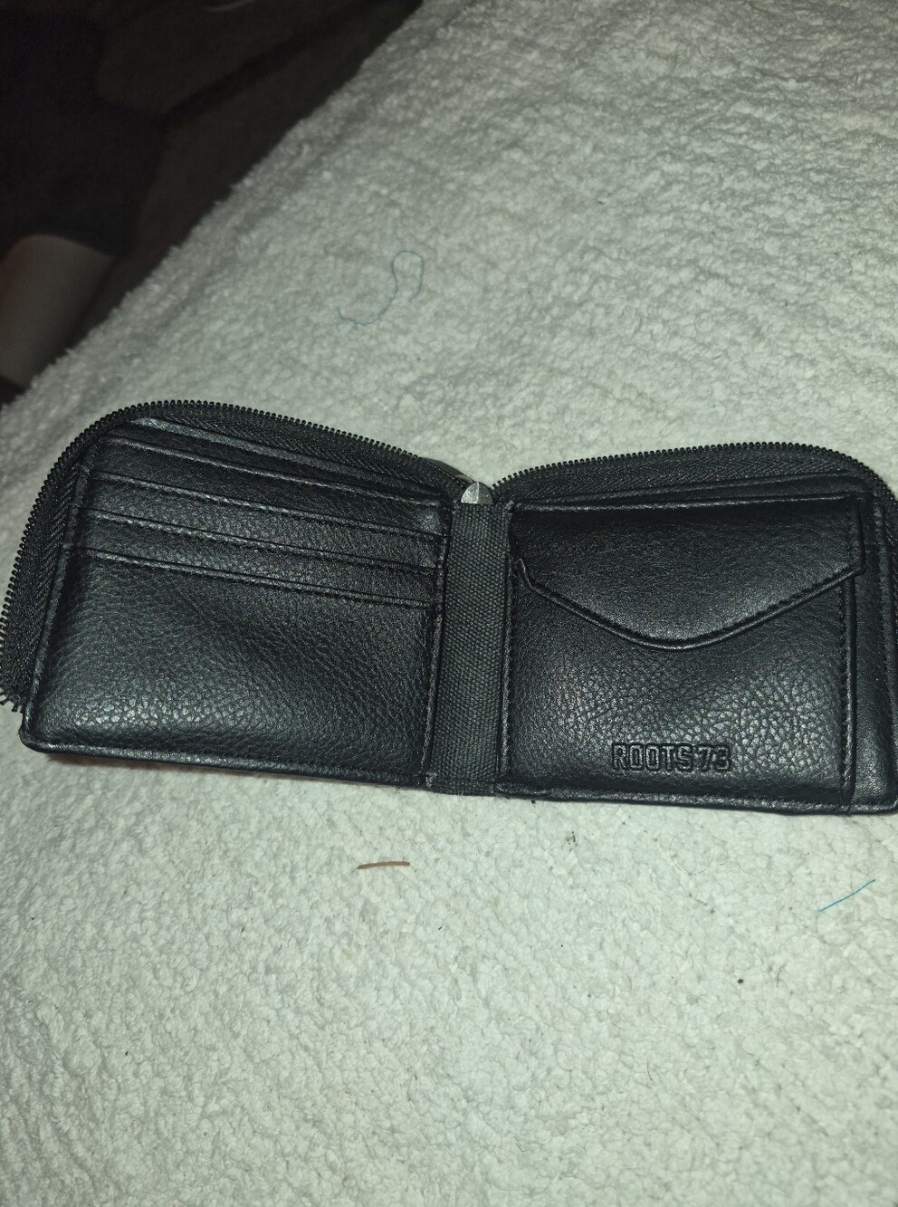 Roots Black Leather Zip Card & Key Organizer